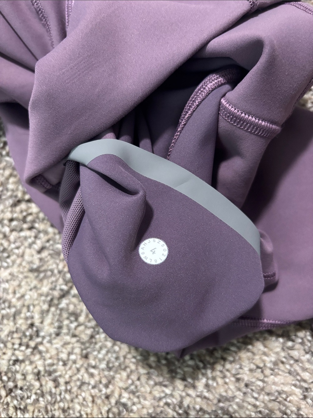 Lululemon In Movement Crop *Everlux 19" size 4 - Picture 5 of 5